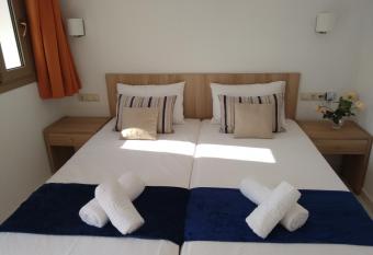 Casa Malena allows 18 year olds to book a room