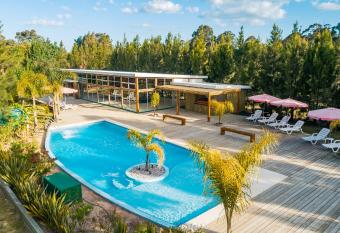 Villa Las Flores allows 18 year olds to book a room