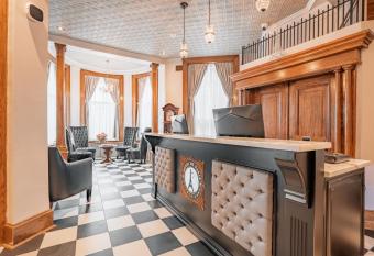 Hotel de Paris Montreal has Balcony rooms