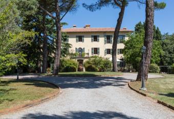 Relais Dei Magi allows 18 year olds to book a room