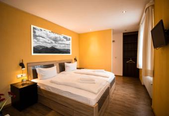 Hotel Stadtsch  nke allows 18 year olds to book a room