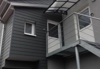 G  te des jardins has rooms with a private hot tub