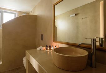 Aliter Suites has rooms with a private hot tub