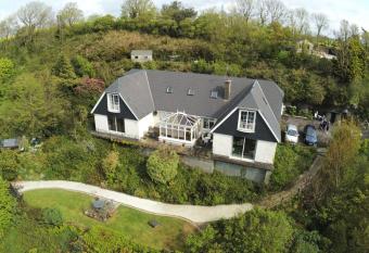 Rocklands House Bed and Breakfast has Balcony rooms