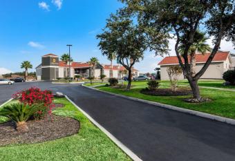 La Quinta Inn by Wyndham San Antonio Brooks City Base allows 18 year olds to book a room