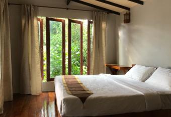 La Ong Lay has Balcony rooms