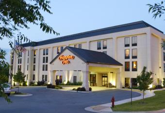 Hampton Inn Winchester N/Conference Center allows 18 year olds to book a room