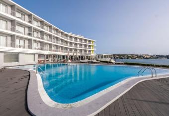 ARTIEM Carlos - Adults Only allows 18 year olds to book a room