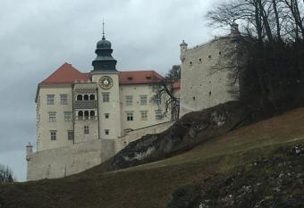 Herkules Pokoje Noclegi Pieskowa Ska  a Ojc  w allows 18 year olds to book a room