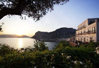 J.K. Place Capri has Balcony rooms