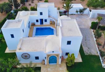 Villa Jasmin has Smoking/Balcony rooms