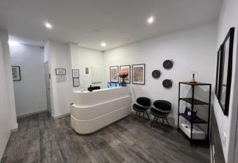 Hostal R  as Bajas allows 18 year olds to book a room