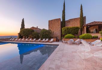 Le Vieux Castillon has Balcony rooms