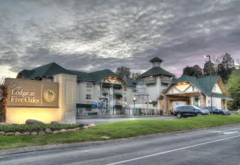 Lodge at Five Oaks Pigeon Forge ~ Sevierville has Balcony rooms