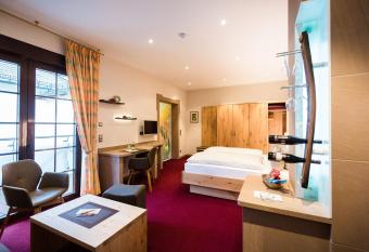 Weinhotel Offenstein Erben has Balcony rooms