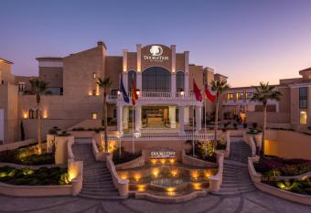 Doubletree By Hilton La Torre Golf Resort allows 18 year olds to book a room