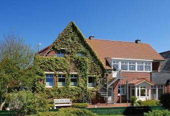 Haus Kiebitznuest - Langeoog allows 18 year olds to book a room