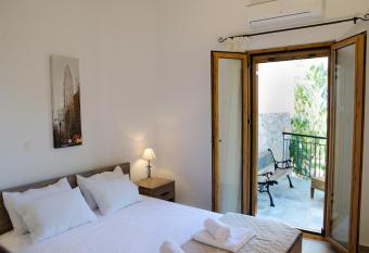 Villa Sunrise has Balcony rooms