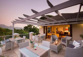 SomerZicht Guest House allows 18 year olds to book a room