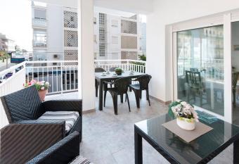 Oreneta has Balcony rooms