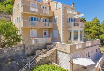 Apartments More allows 18 year olds to book a room