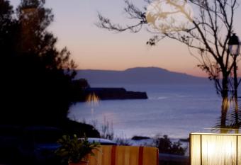 Irida Hotel allows 18 year olds to book a room