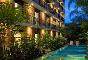 Hotel Villa Amaz  nia allows 18 year olds to book a room