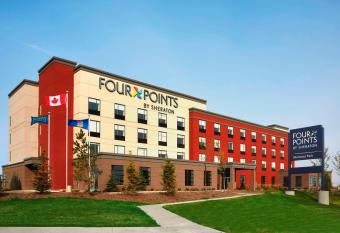 Four Points by Sheraton Sherwood Park has rooms with a private hot tub
