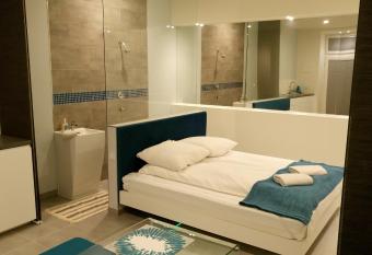 Mirror Apartments has Balcony rooms