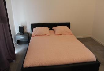 Etablissements Coulon - Begles allows 18 year olds to book a room