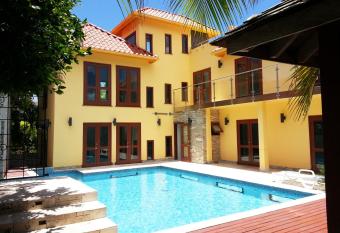 ONE LUXE JAMAICA VILLA with private pool, modern interior and secluded has Balcony rooms