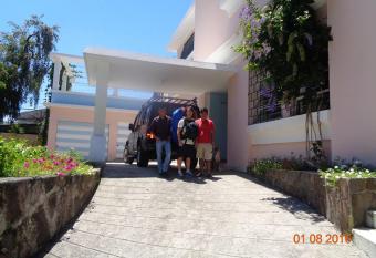 Hostal Cumbres del Volcan Flor Blanca allows 18 year olds to book a room