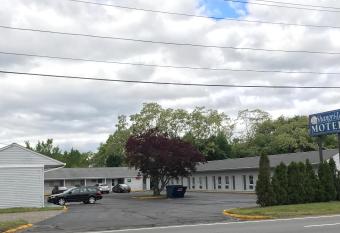 Shangri-La Motel has Smoking rooms
