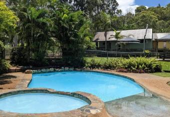 Gumnut Glen Cabins allows 18 year olds to book a room