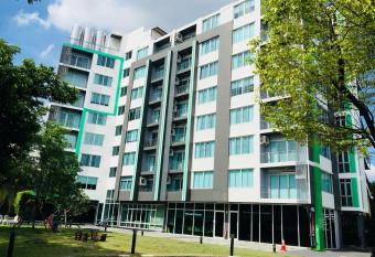 Big Tree Residence has Balcony rooms