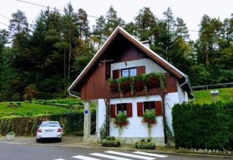 Holiday House Kod Ajke has Balcony rooms