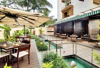 Grand Mercure Bangalore - An Accor Brand has Smoking/Balcony rooms