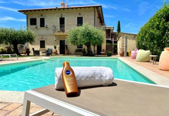 Domus Angeli allows 18 year olds to book a room