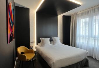 LOGIS H  tel Borel allows 18 year olds to book a room