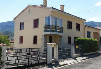 Quillan La Vue allows 18 year olds to book a room