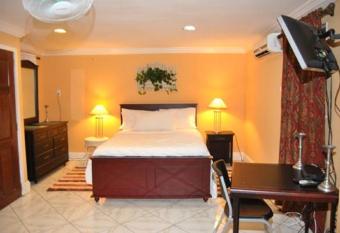 El Dorado Inn allows 18 year olds to book a room