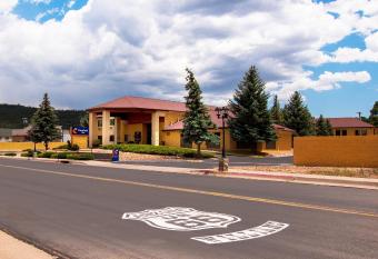 Comfort Inn Near Grand Canyon allows 18 year olds to book a room