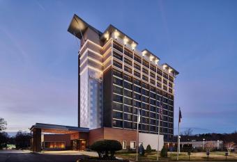 DoubleTree by Hilton Raleigh Crabtree Valley has Smoking rooms