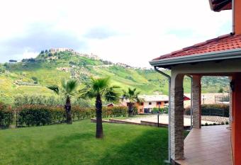 Villa del Borgo has Balcony rooms