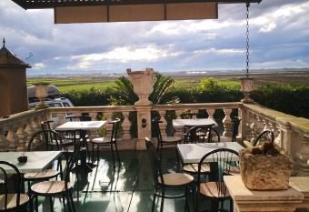 Hotel Ficocle allows 18 year olds to book a room