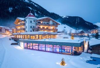 Alpinhotel Berghaus spa has Balcony rooms