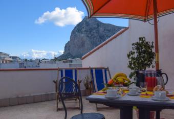 B&B Alighieri 21 has Balcony rooms