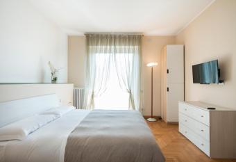 Casa Foscolo has Balcony rooms