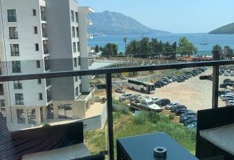 Apartment Seaview allows 18 year olds to book a room