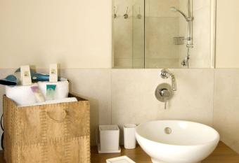 Tenuta San Marcello has rooms with a private hot tub